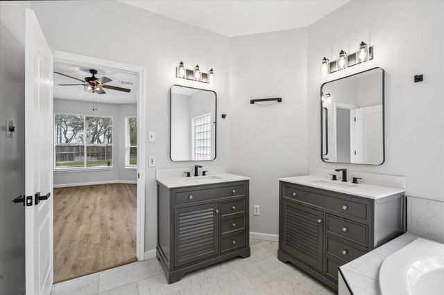 18042 Somerset Knolls, Houston, TX 77094