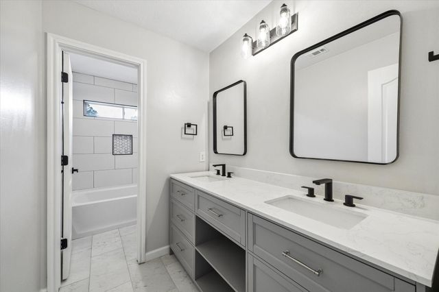 18042 Somerset Knolls, Houston, TX 77094