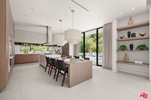 2814 Roscomare Road, Los Angeles, CA 90077