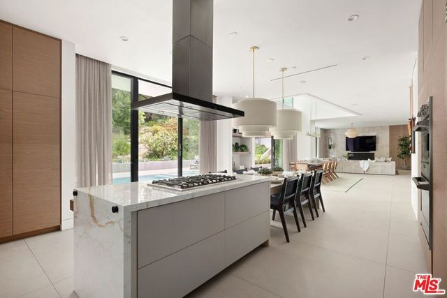 2814 Roscomare Road, Los Angeles, CA 90077