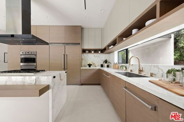 2814 Roscomare Road, Los Angeles, CA 90077