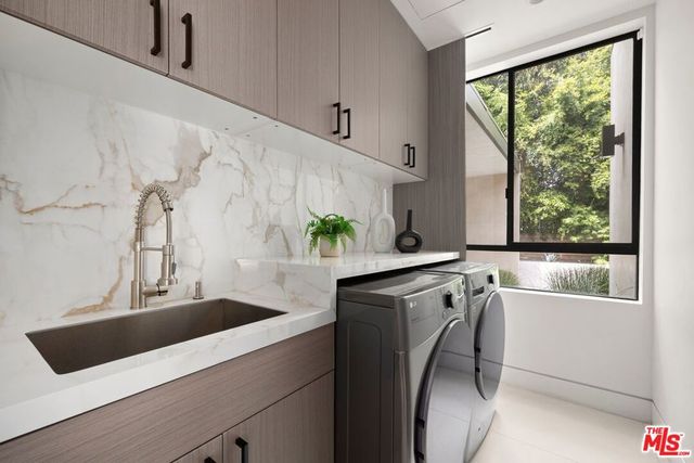 2814 Roscomare Road, Los Angeles, CA 90077