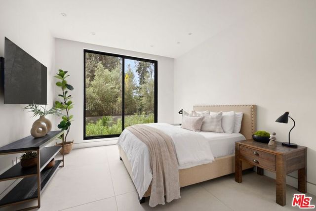 2814 Roscomare Road, Los Angeles, CA 90077