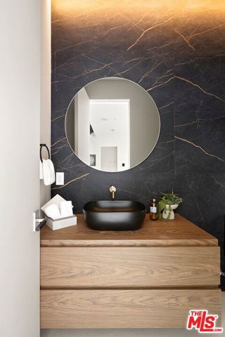 2814 Roscomare Road, Los Angeles, CA 90077