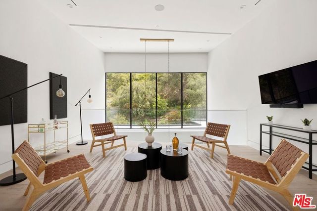 2814 Roscomare Road, Los Angeles, CA 90077