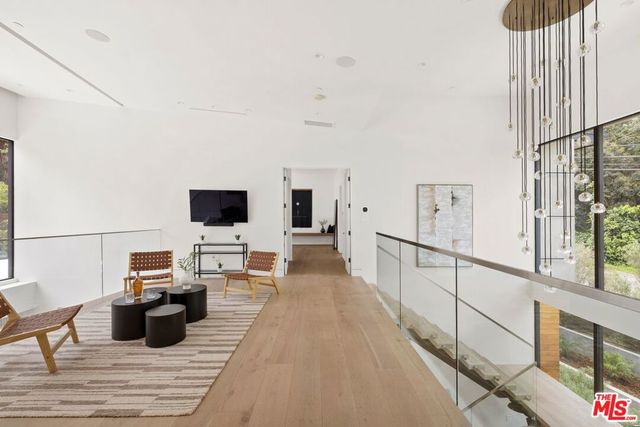 2814 Roscomare Road, Los Angeles, CA 90077