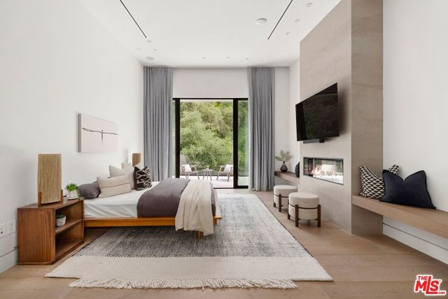 2814 Roscomare Road, Los Angeles, CA 90077