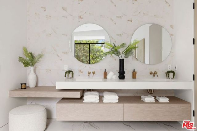 2814 Roscomare Road, Los Angeles, CA 90077