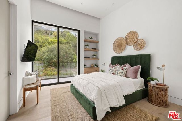 2814 Roscomare Road, Los Angeles, CA 90077