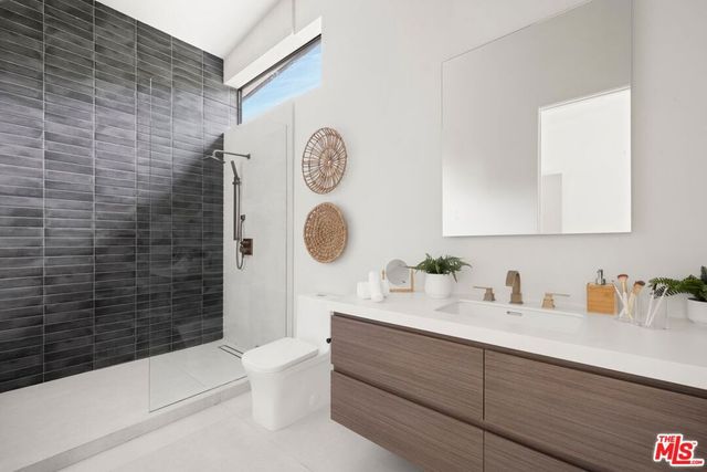 2814 Roscomare Road, Los Angeles, CA 90077