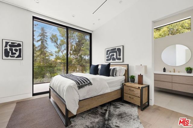 2814 Roscomare Road, Los Angeles, CA 90077