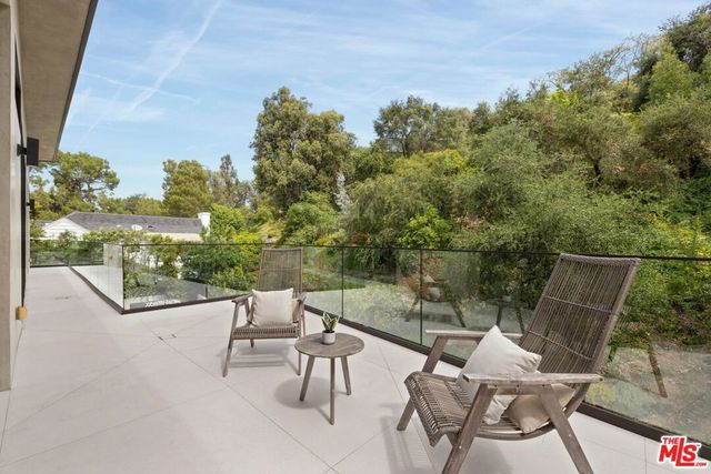 2814 Roscomare Road, Los Angeles, CA 90077