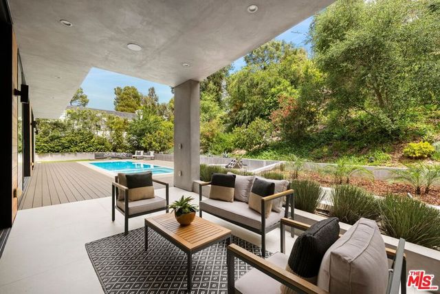 2814 Roscomare Road, Los Angeles, CA 90077