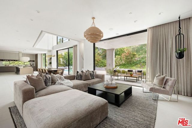 2814 Roscomare Road, Los Angeles, CA 90077