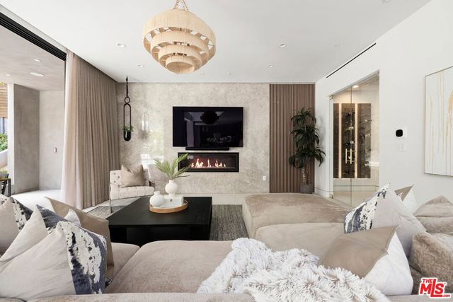 2814 Roscomare Road, Los Angeles, CA 90077