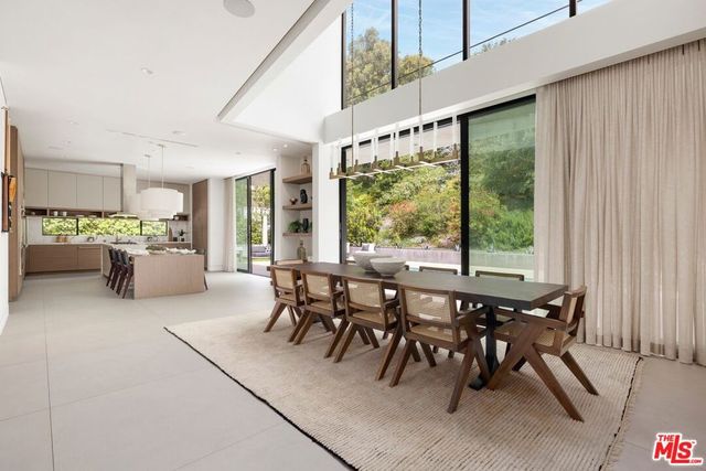 2814 Roscomare Road, Los Angeles, CA 90077