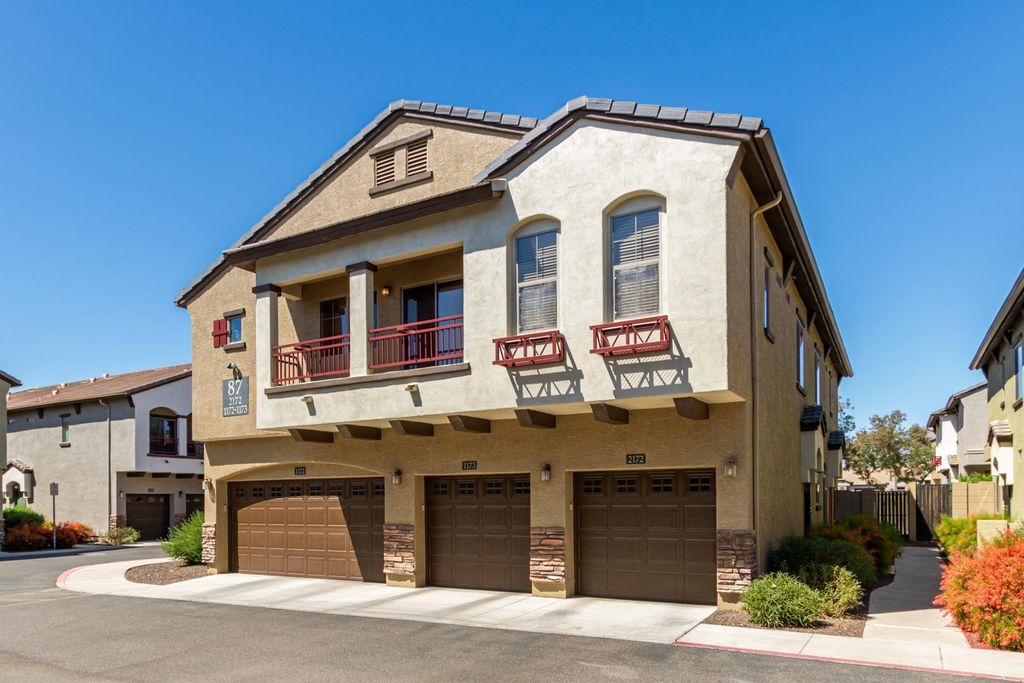 2725 E MINE CREEK Road 2172, Phoenix, AZ 85024