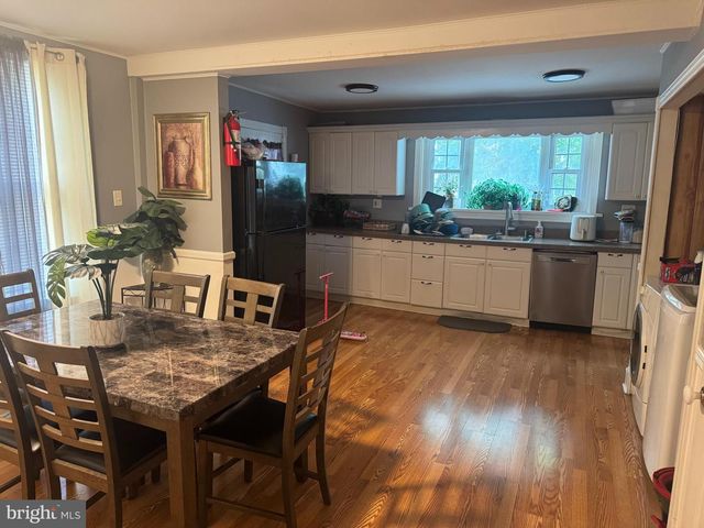 248 W UNION ST, Burlington, NJ 08016