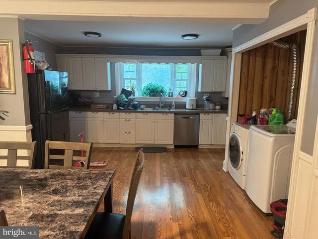 248 W UNION ST, Burlington, NJ 08016