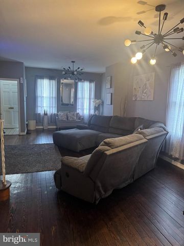 248 W UNION ST, Burlington, NJ 08016