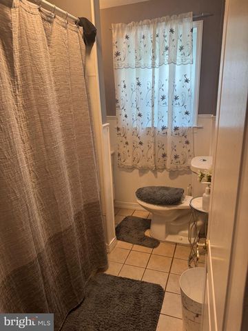 248 W UNION ST, Burlington, NJ 08016