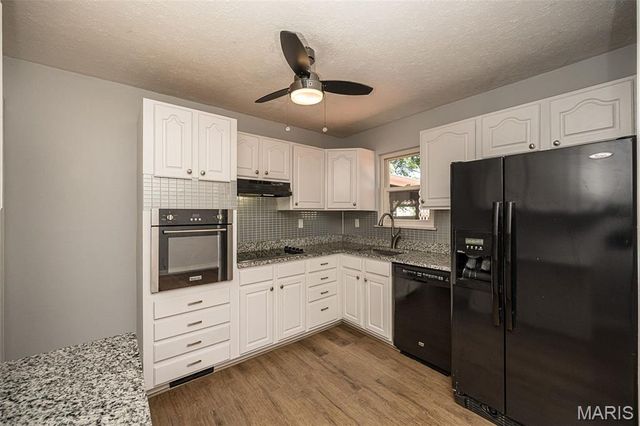 12030 Bennington Place, Maryland Heights, MO 63043