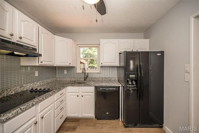 12030 Bennington Place, Maryland Heights, MO 63043