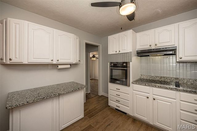 12030 Bennington Place, Maryland Heights, MO 63043