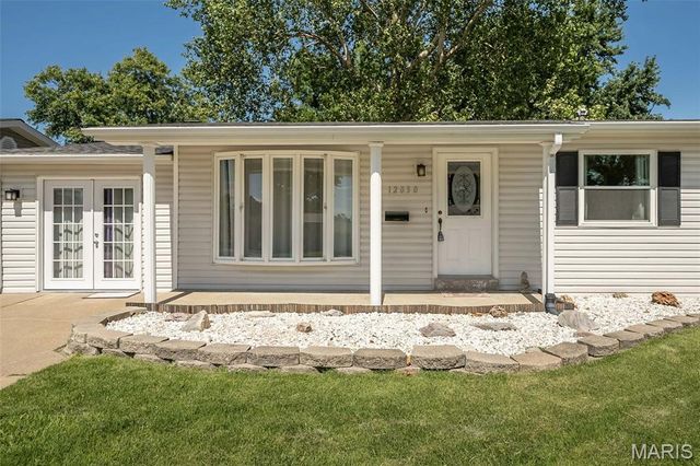 12030 Bennington Place, Maryland Heights, MO 63043