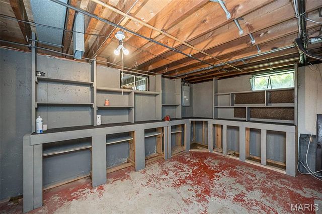 12030 Bennington Place, Maryland Heights, MO 63043