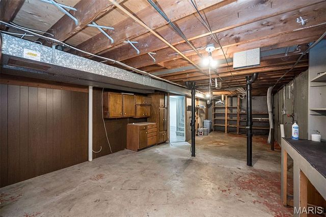 12030 Bennington Place, Maryland Heights, MO 63043