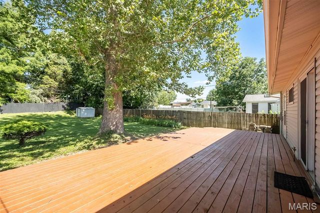 12030 Bennington Place, Maryland Heights, MO 63043