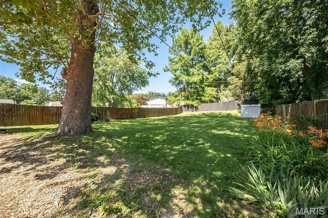 12030 Bennington Place, Maryland Heights, MO 63043