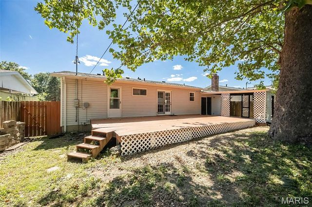 12030 Bennington Place, Maryland Heights, MO 63043