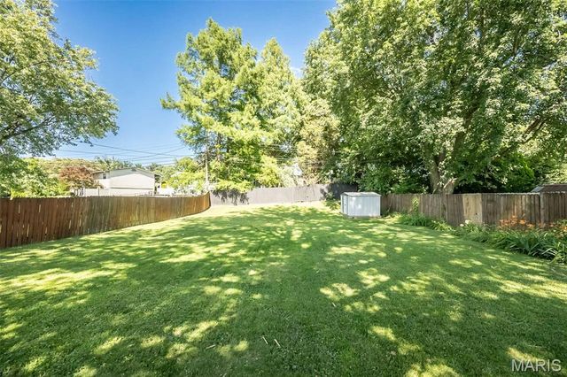 12030 Bennington Place, Maryland Heights, MO 63043