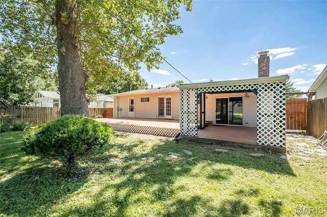 12030 Bennington Place, Maryland Heights, MO 63043
