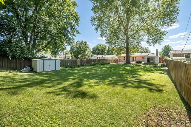 12030 Bennington Place, Maryland Heights, MO 63043