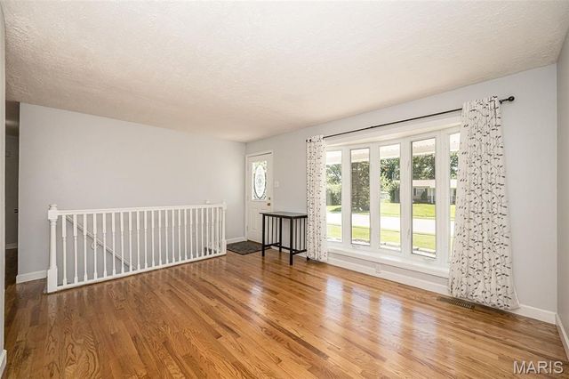 12030 Bennington Place, Maryland Heights, MO 63043