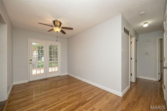 12030 Bennington Place, Maryland Heights, MO 63043