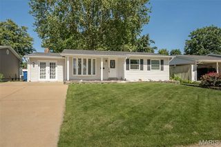 12030 Bennington Place, Maryland Heights, MO 63043