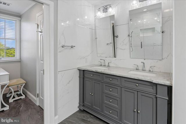 9 KINGS VALLEY CT, Damascus, MD 20872