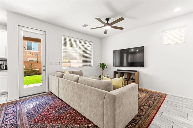 6435 Point Isabel Way, Las Vegas, NV 89122