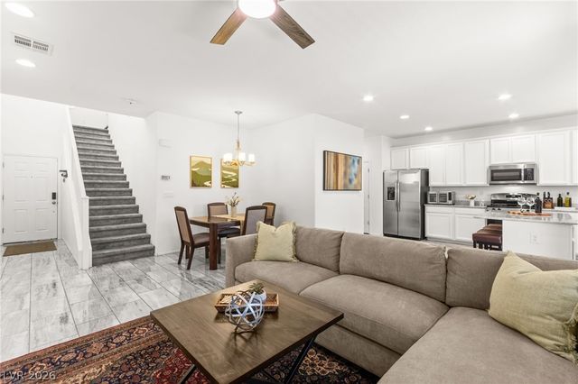 6435 Point Isabel Way, Las Vegas, NV 89122