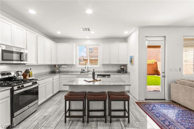 6435 Point Isabel Way, Las Vegas, NV 89122