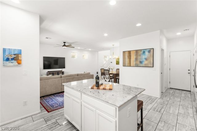6435 Point Isabel Way, Las Vegas, NV 89122