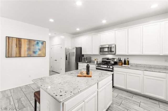 6435 Point Isabel Way, Las Vegas, NV 89122