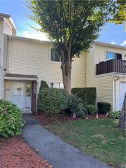 794 Williamsburg Circle, Warwick, RI 02886