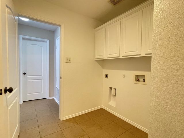 5921 Snow Creek Drive, The Colony, TX 75056
