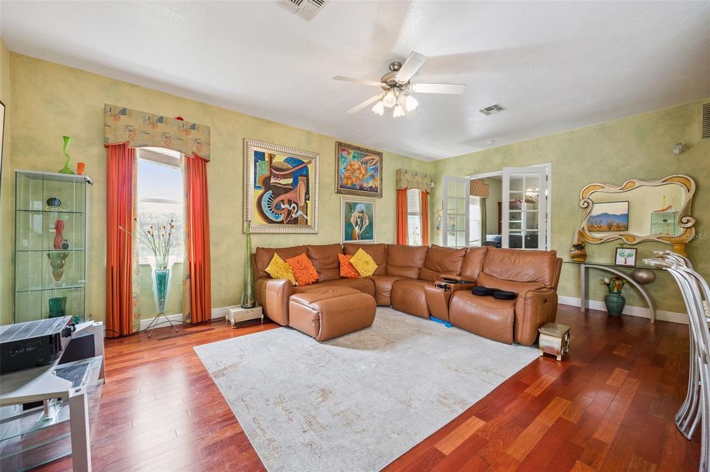 Image 9 of property listing at 8991 HERITAGE BAY CIRCLE, Orlando, FL 32836