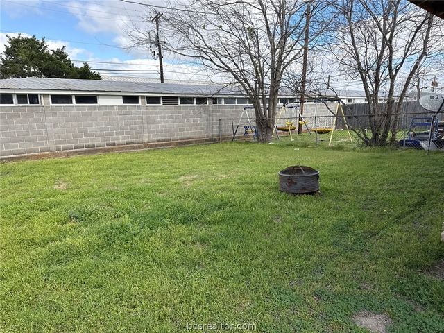 608 Mary Lake Drive, Bryan, TX 77801